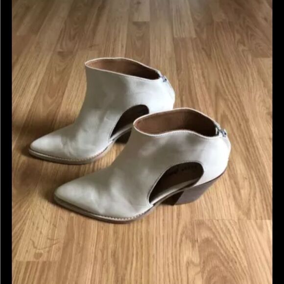 NWOB FREE PEOPLE Wilder Bootie White Suede Leather Women’s SIZE 38 EU 8 US - Picture 6 of 14